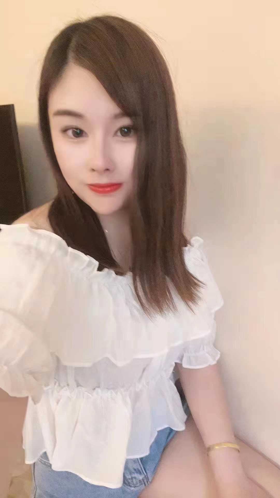 亲身体验比较Sao的兼职小嫩妹 胸大肤白