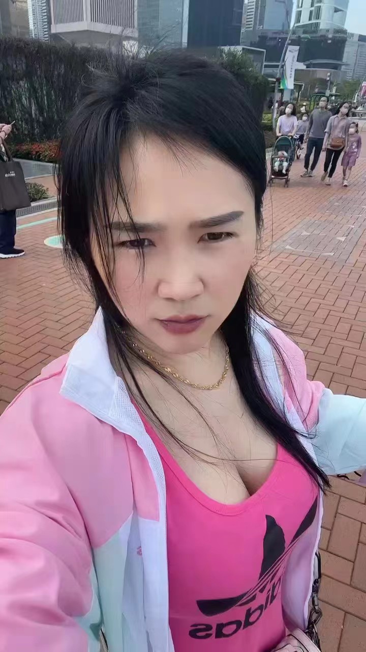 罗湖区国贸附近性感风Sao美女