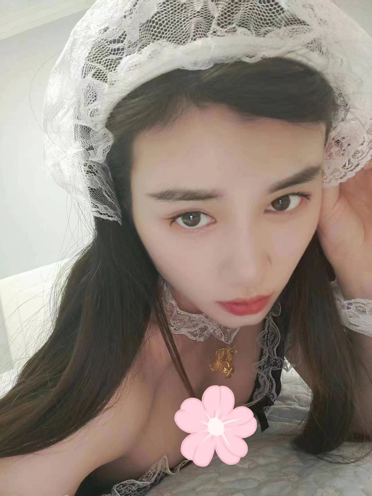 一个年龄不大很有韵味的小姐姐