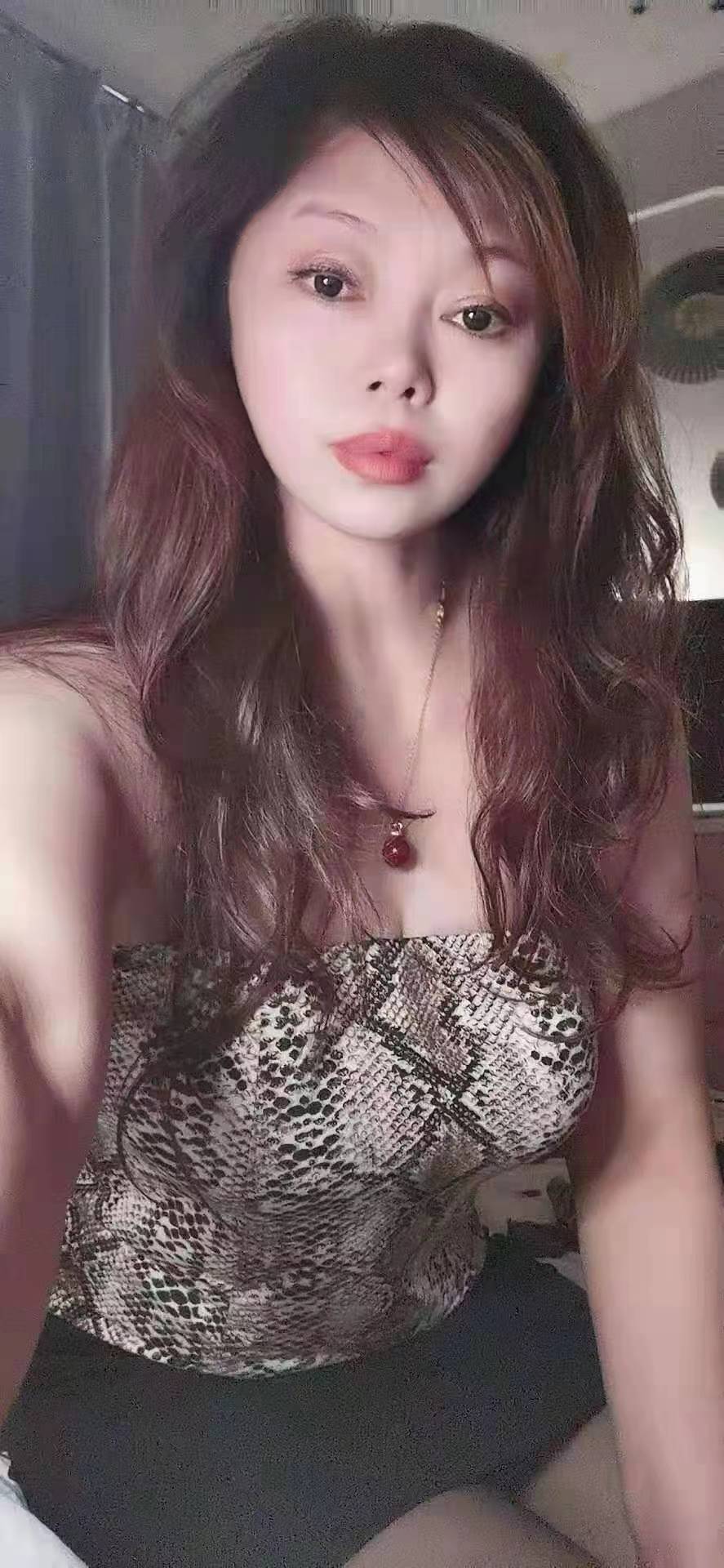 性价比高大胸肉感十足妹子