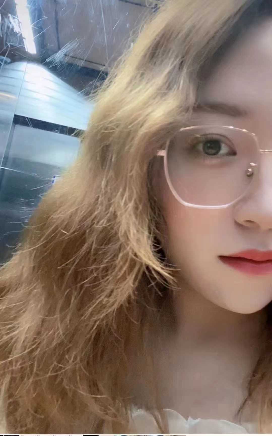 服务没话说，高挑辣妹