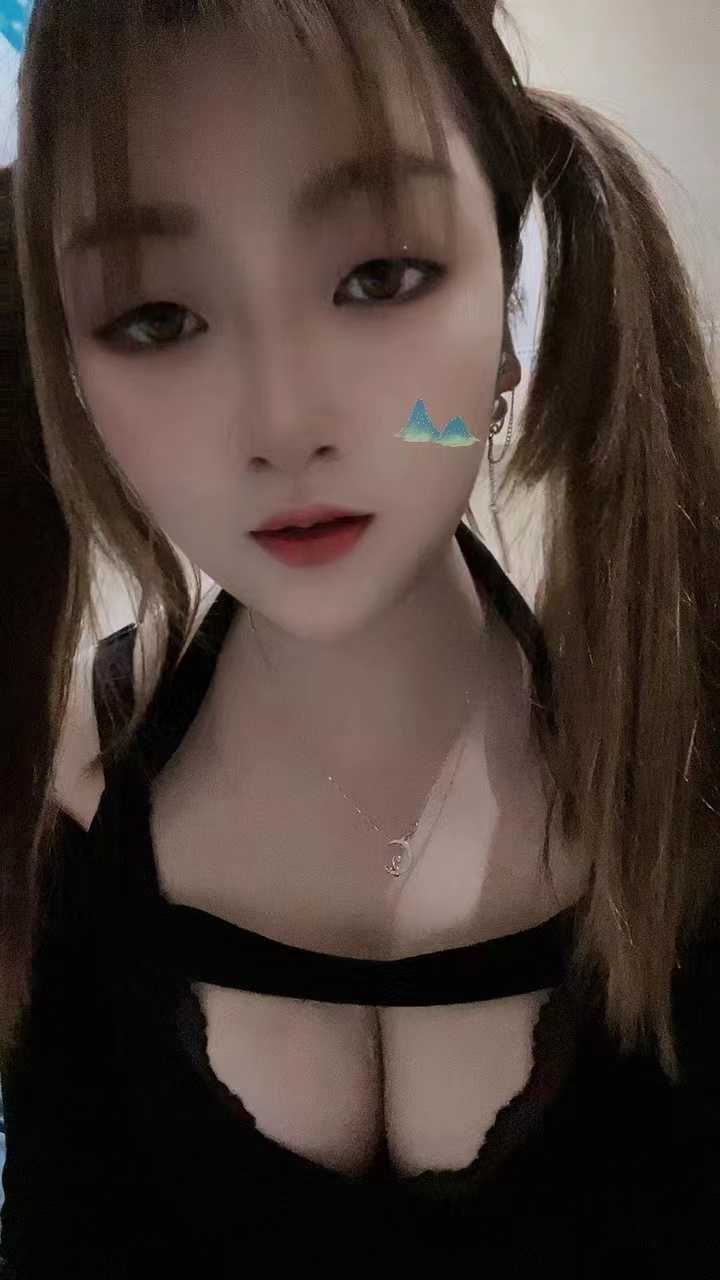 和她闺蜜一起的学生妹