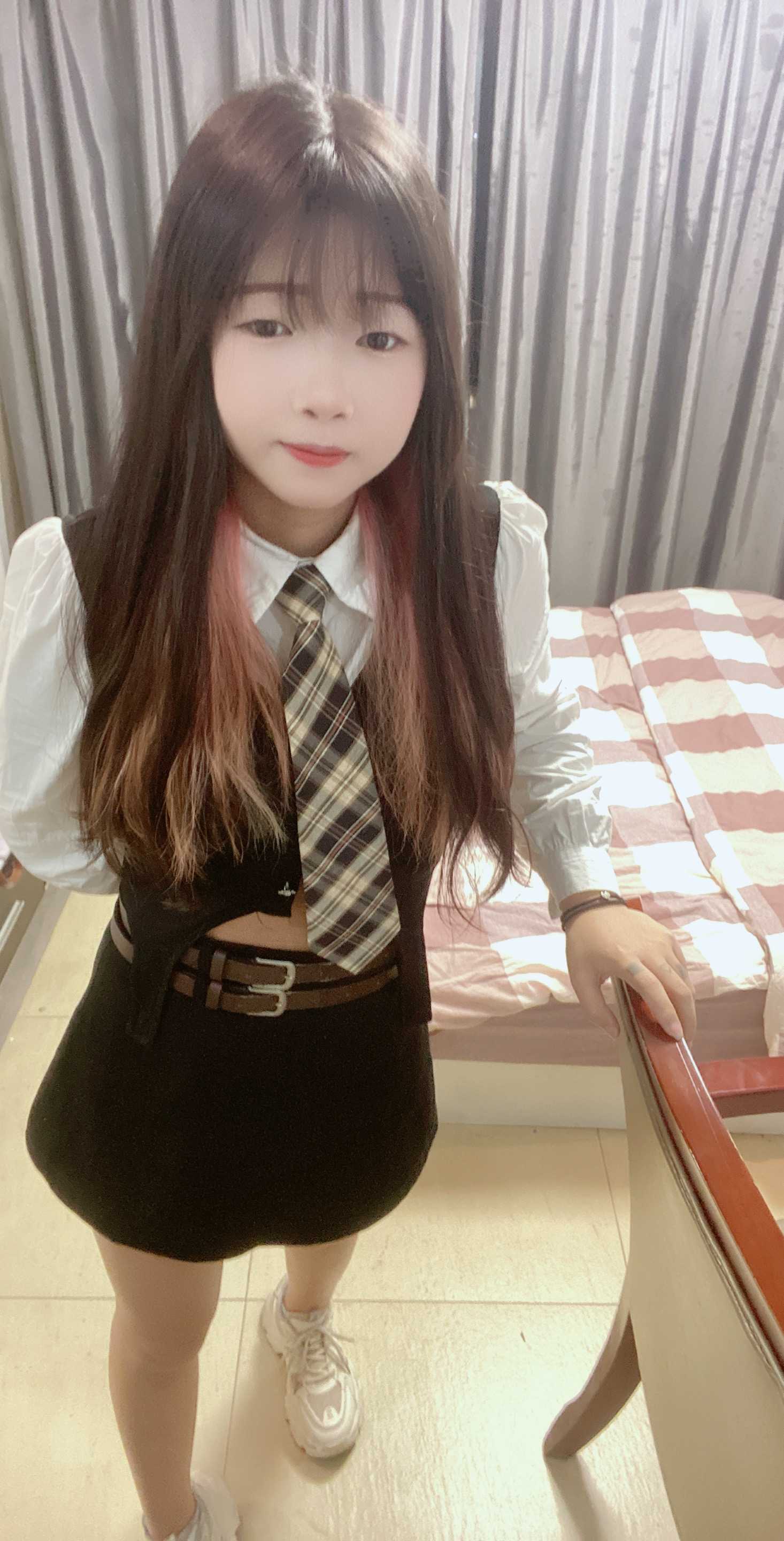 活泼可爱的兼职小妹