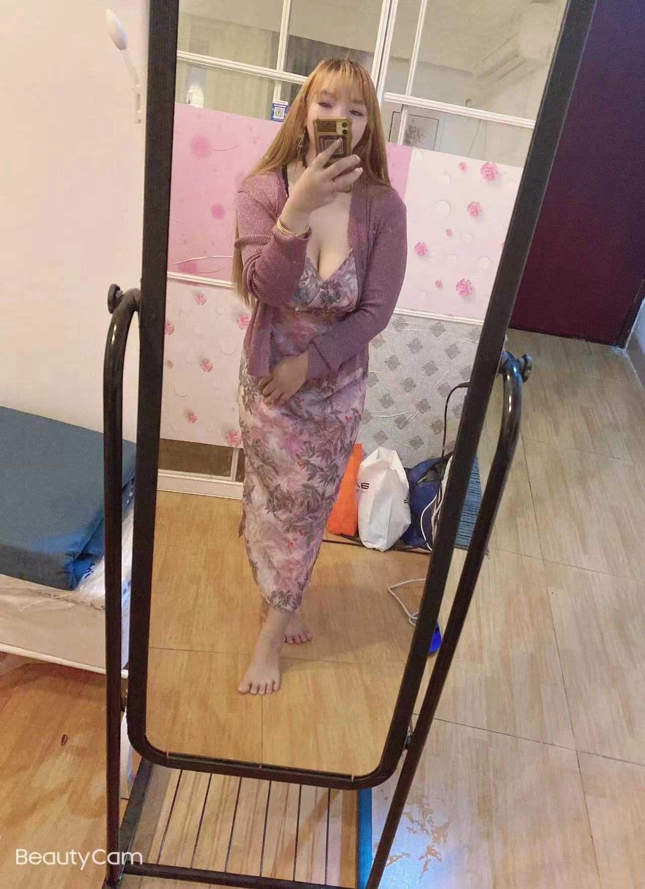 胸很大皮肤白，有耐心，配合度高