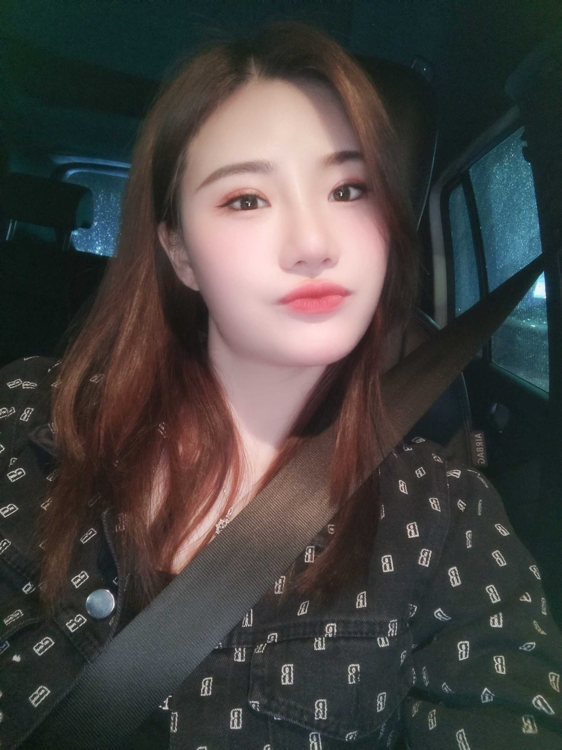 舌头很灵活，小穴也很紧