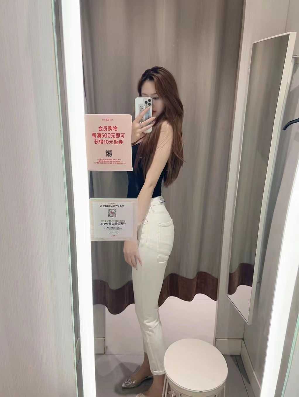 肤白貌美，前凸后翘，服务很好