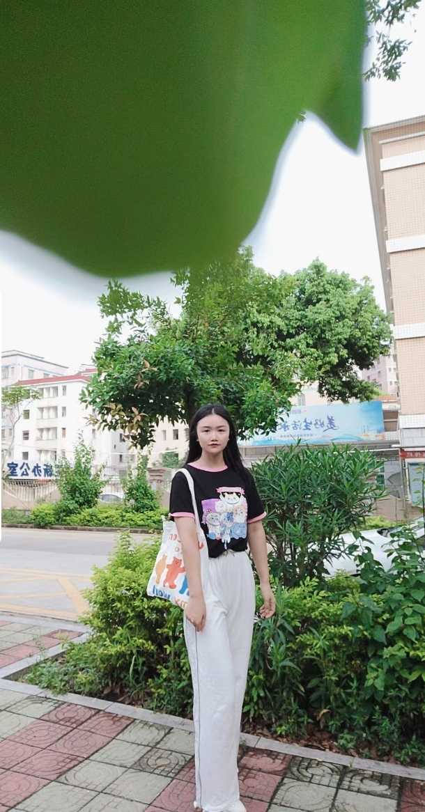 刚刚下海的嫩妹子