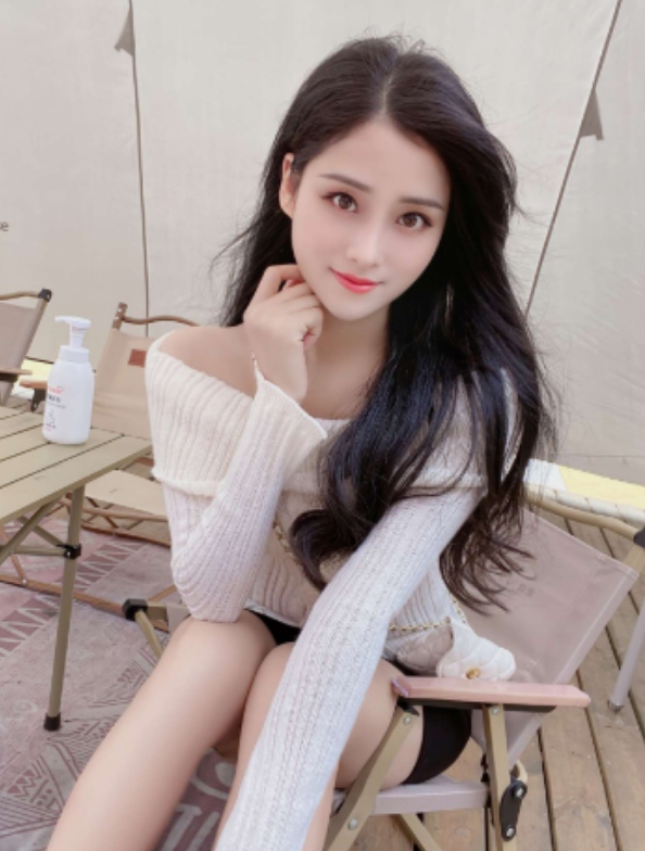 体验童颜巨乳混血妹妹