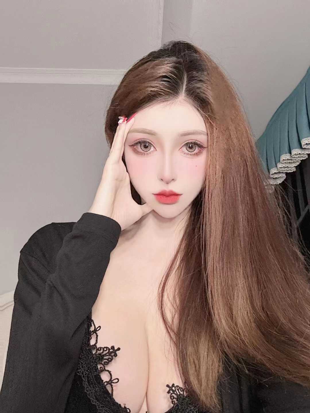 丰满性感大波妹