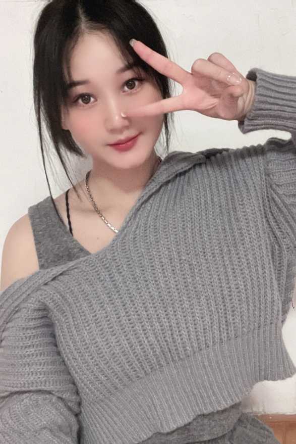 身材也很好，胸大屁股大的