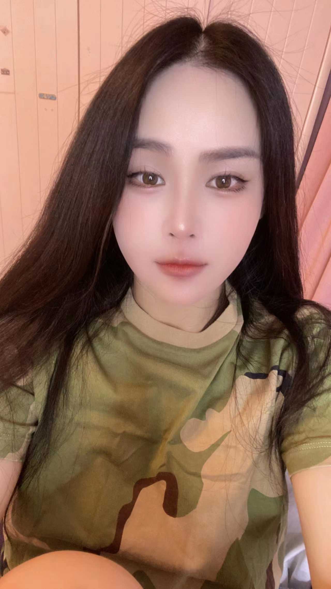 这妹子真狂野，差点没把我榨干