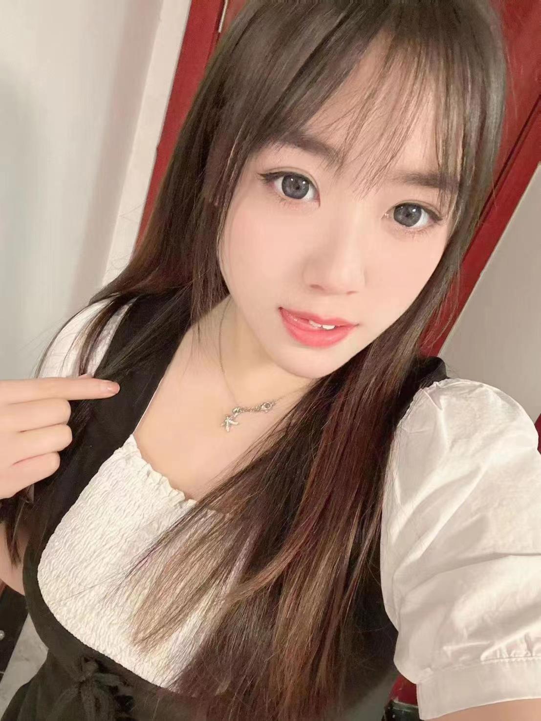 大胸嫩妹，叫声好听