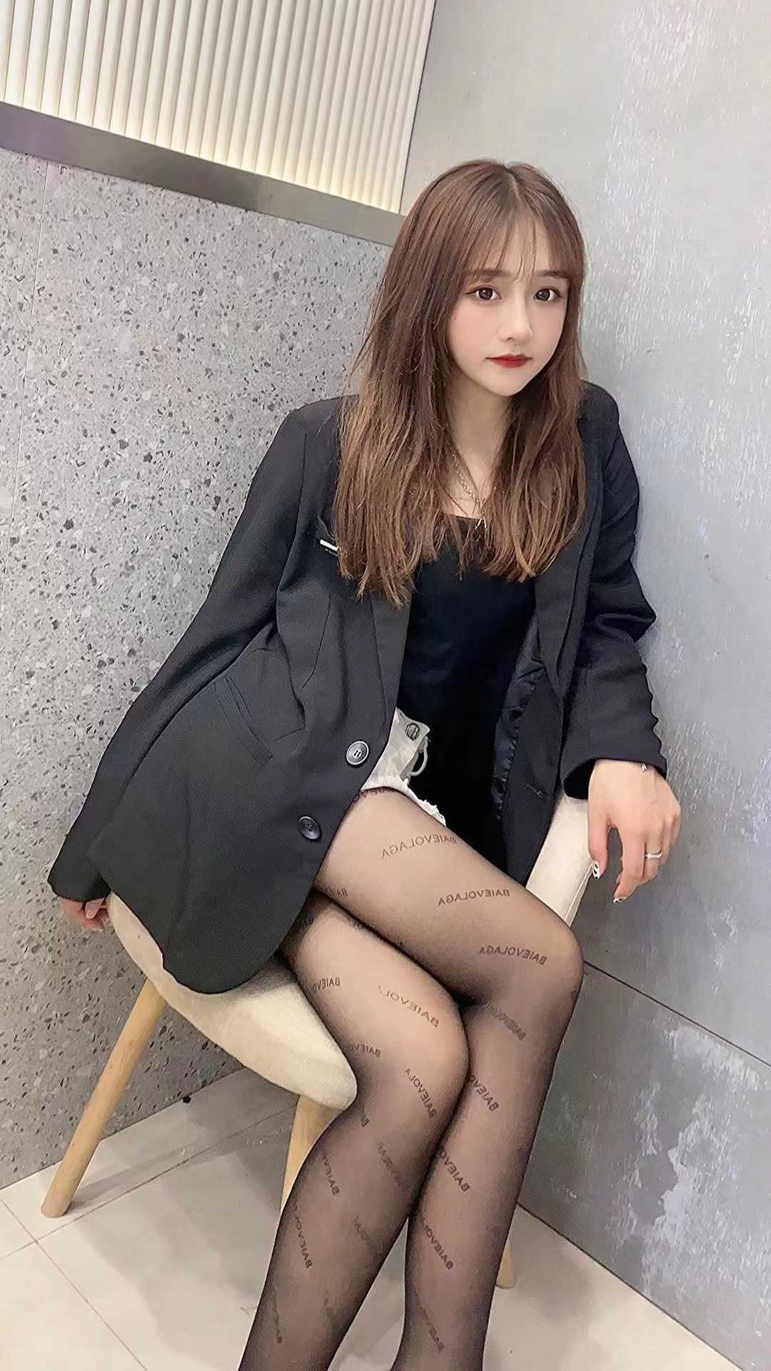 服务一绝下面紧致的漂亮小妹