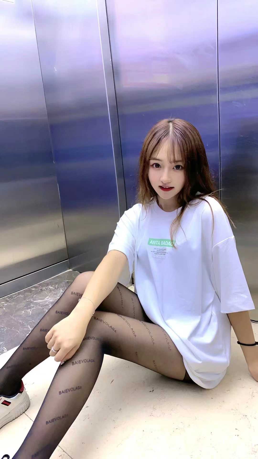 服务一绝下面紧致的漂亮小妹