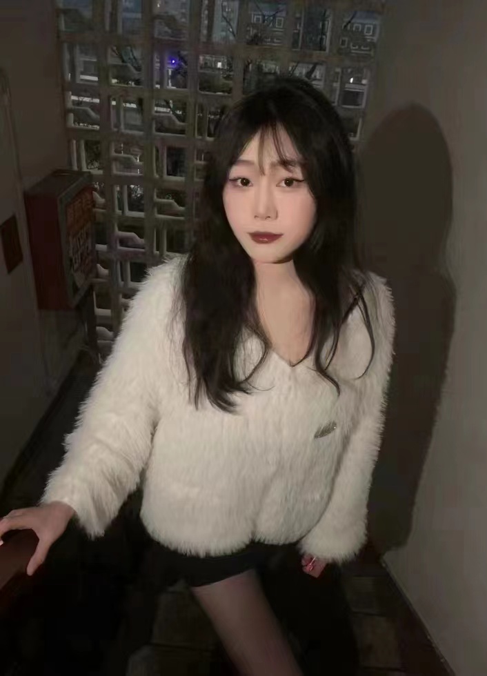 00后漂亮的长腿小姐姐