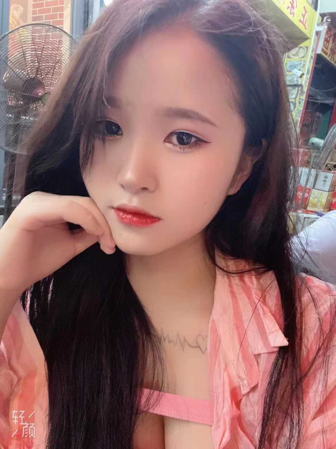 00后清纯甜美系小姐姐