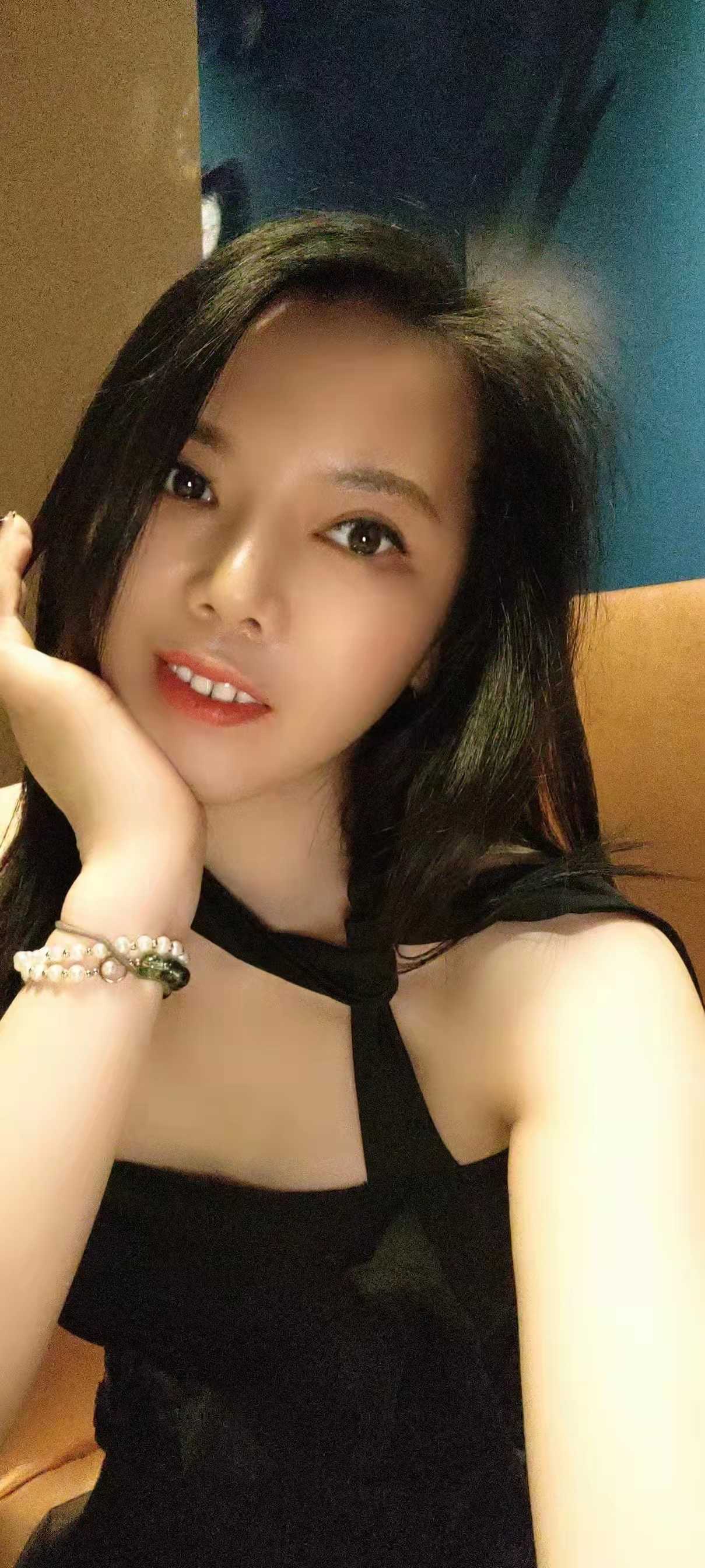 性感丰满的小姐姐