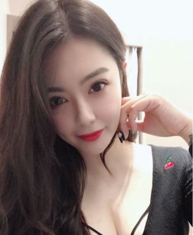 皮肤白嫩服务主动型小姐姐