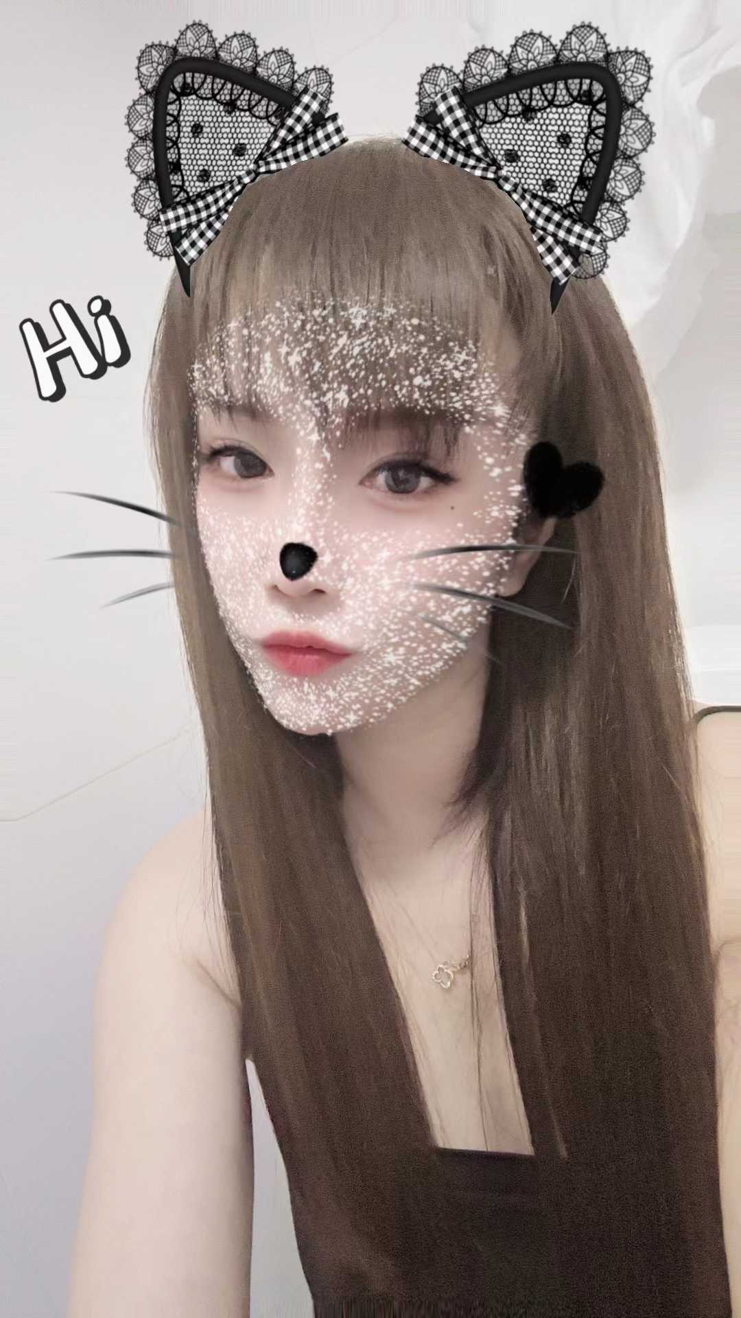 妹子水比较多，胸很粉