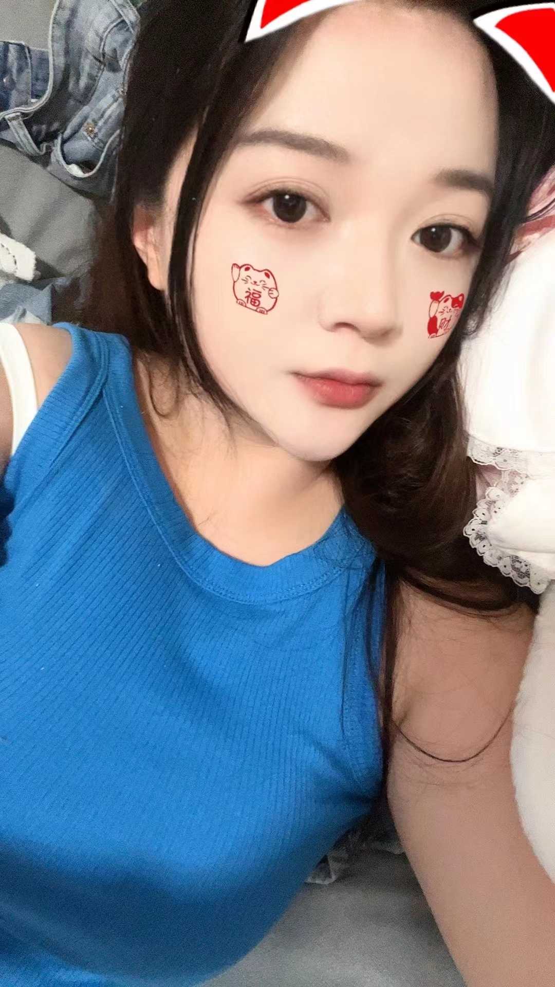 胸大b紧。姿势都很配合