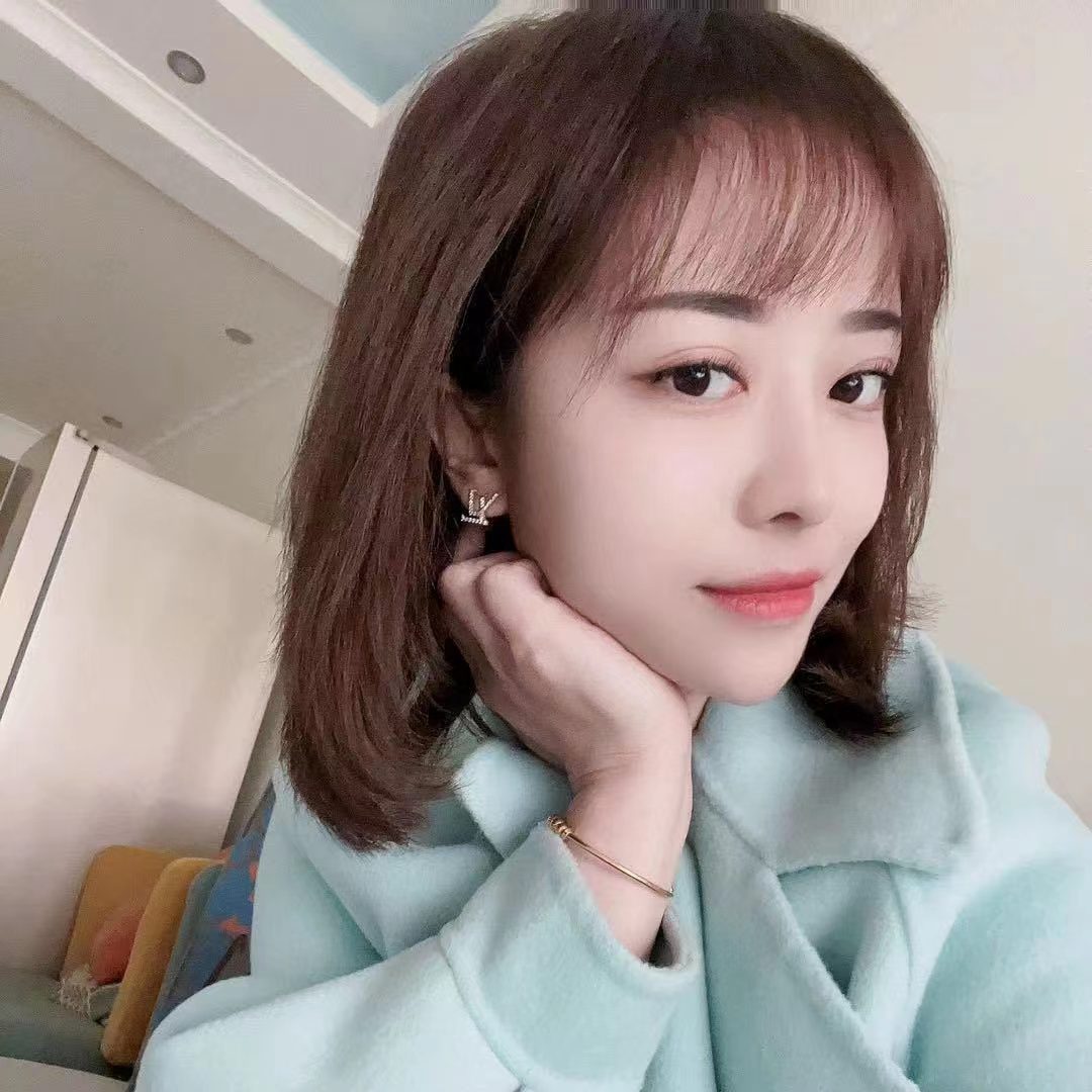 身材不错，很听话的小姐姐