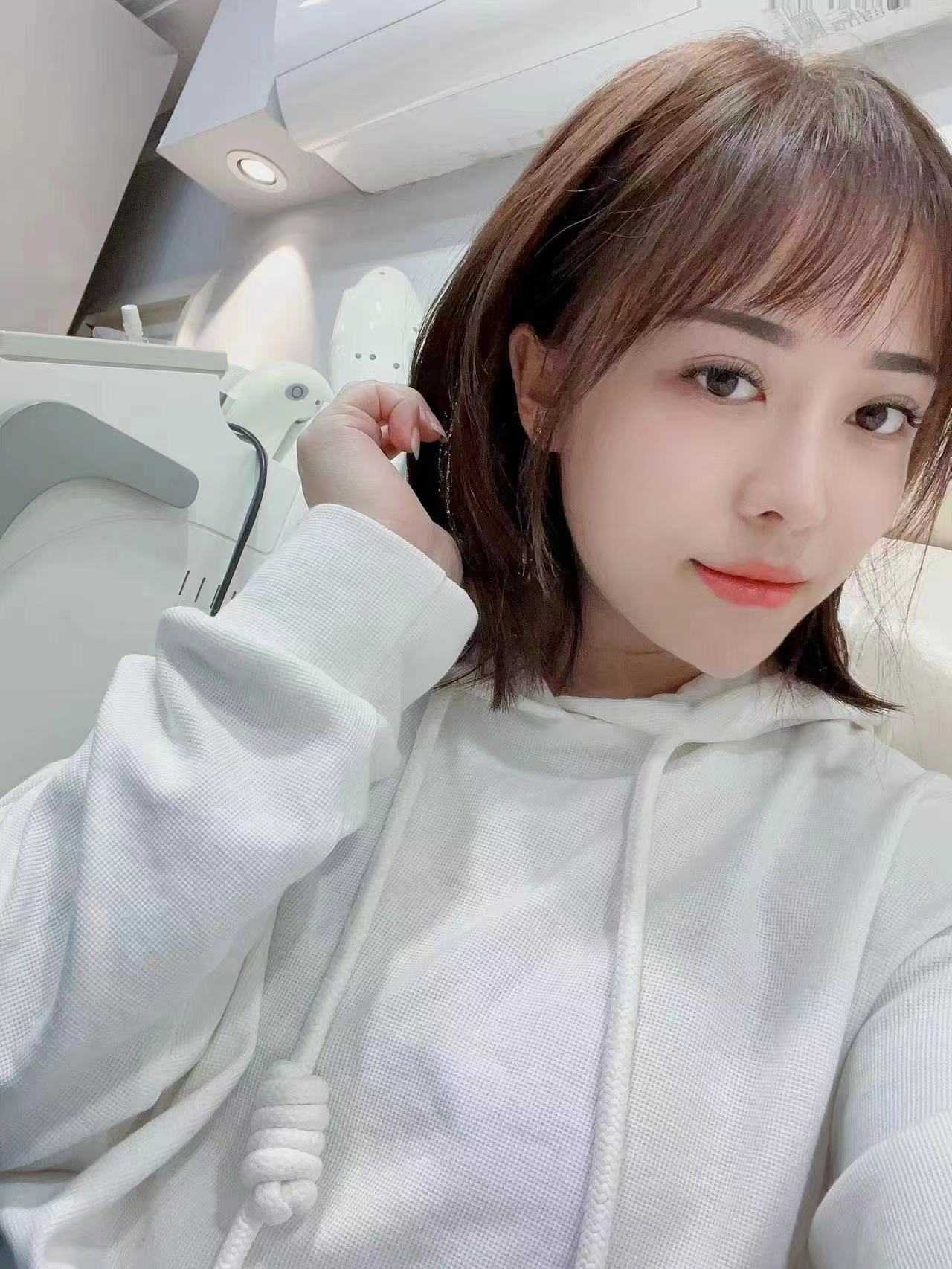 身材不错，很听话的小姐姐