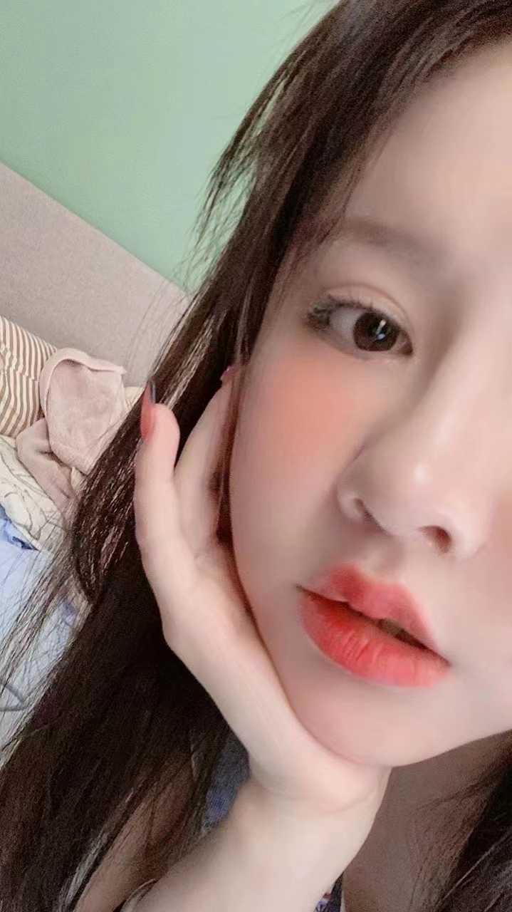 年轻漂亮，腰细，胸大