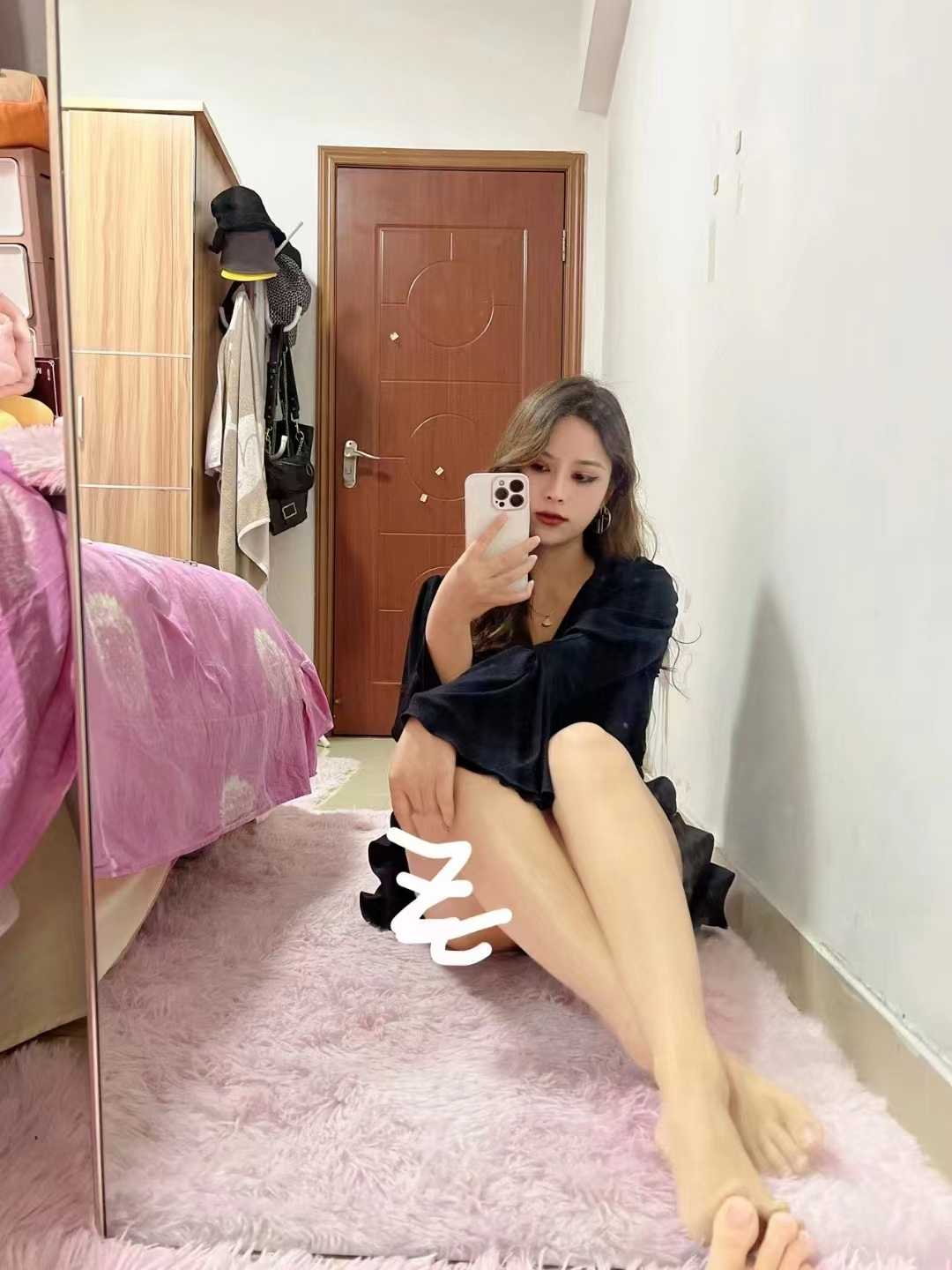 各种姿势随意，叫声动听