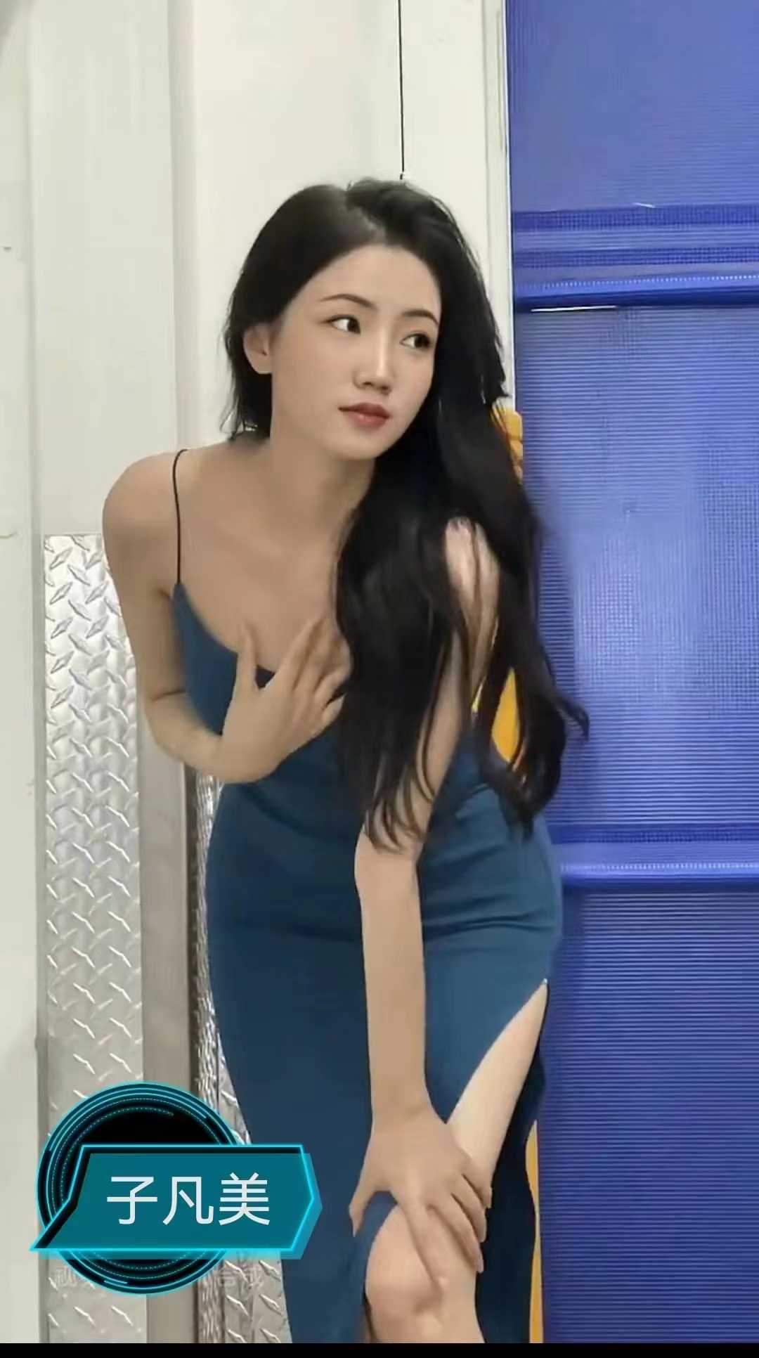 做得很卖力的小姐姐