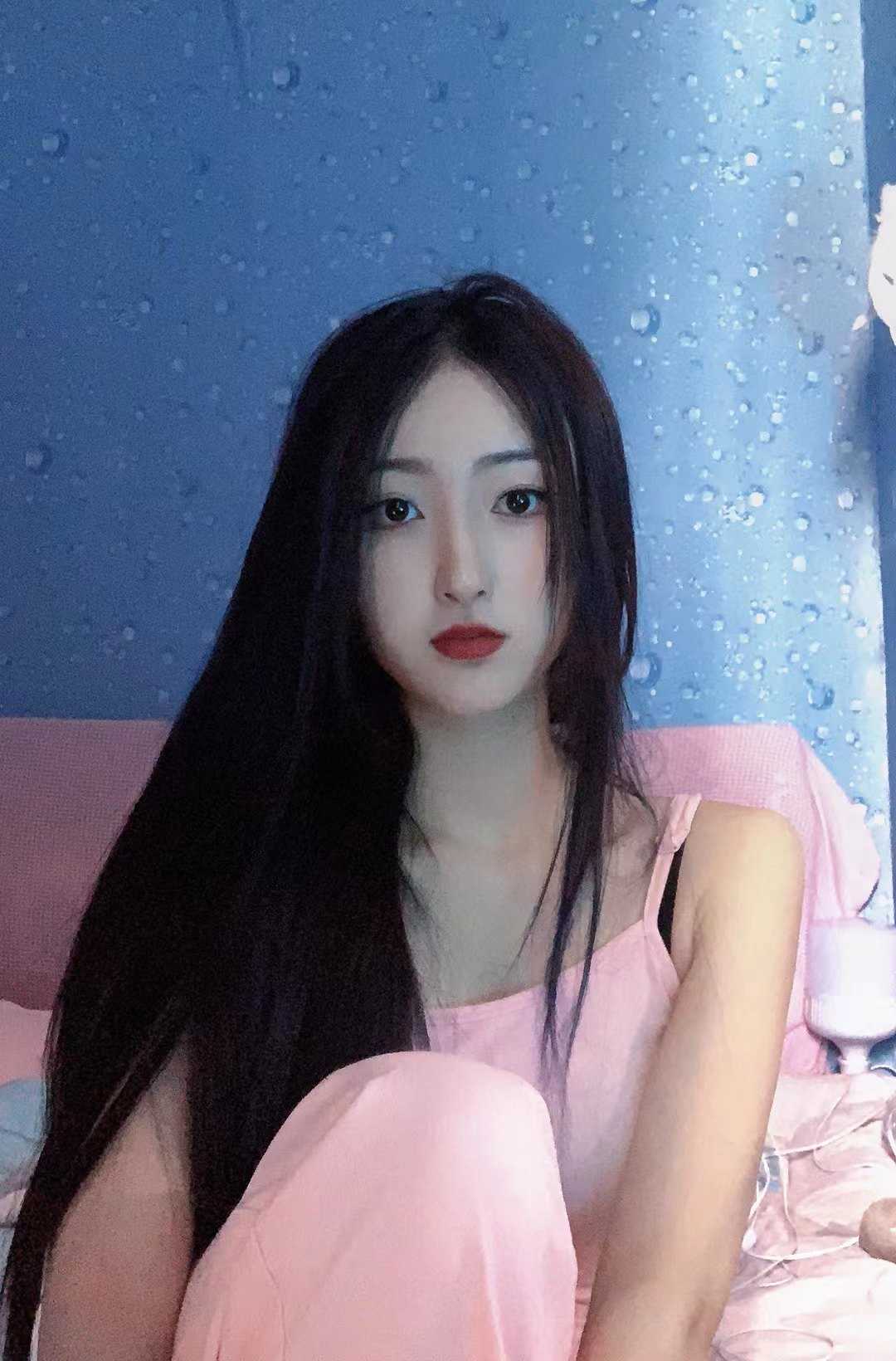 服务热情，下面紧致粉嫩的清纯小妹