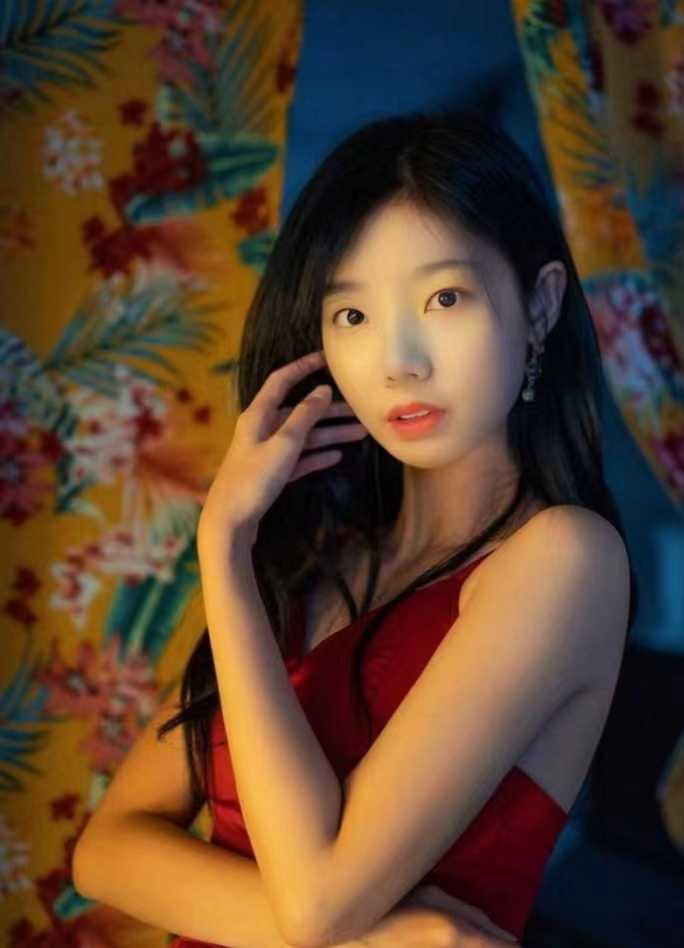 纤纤玉指，魅力丝足，鼻尖漫游