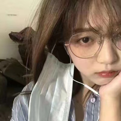 双手揉着奶子，简直不要太爽