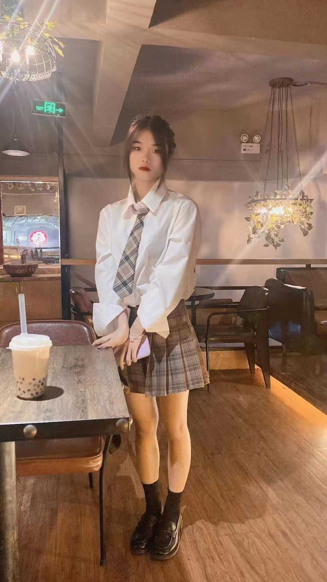 漂亮淫荡的小雅