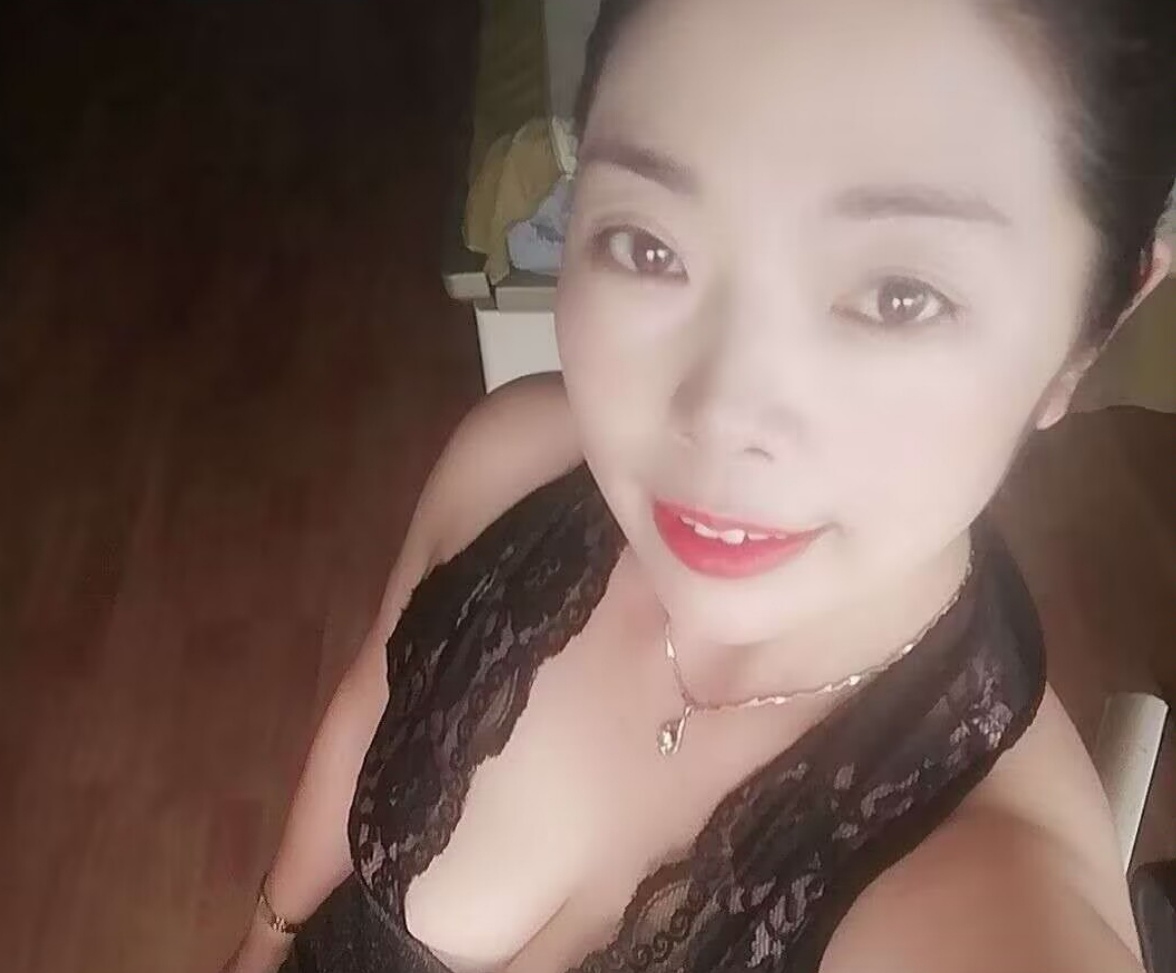 舔的舒服，叫的声大的妹子