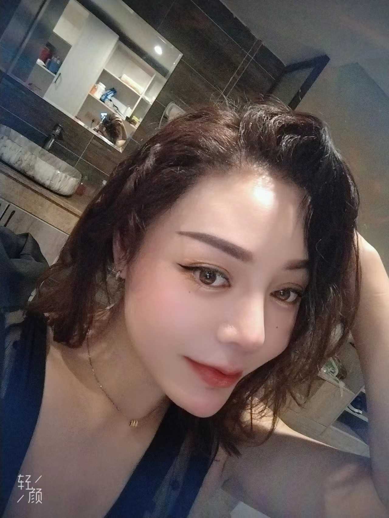 东门王炸双飞组合 小雨/琳达