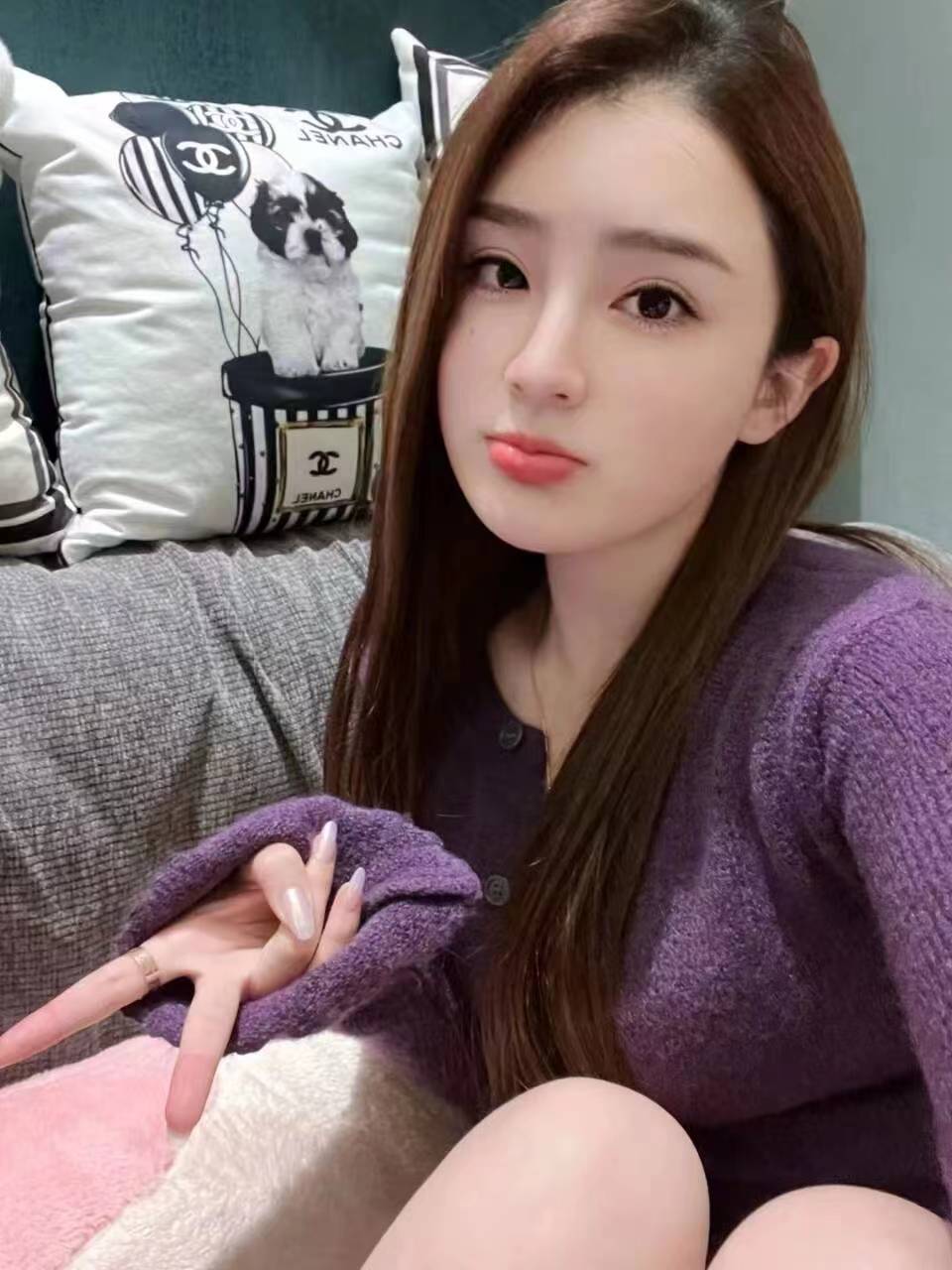 年轻颜值高,身材好