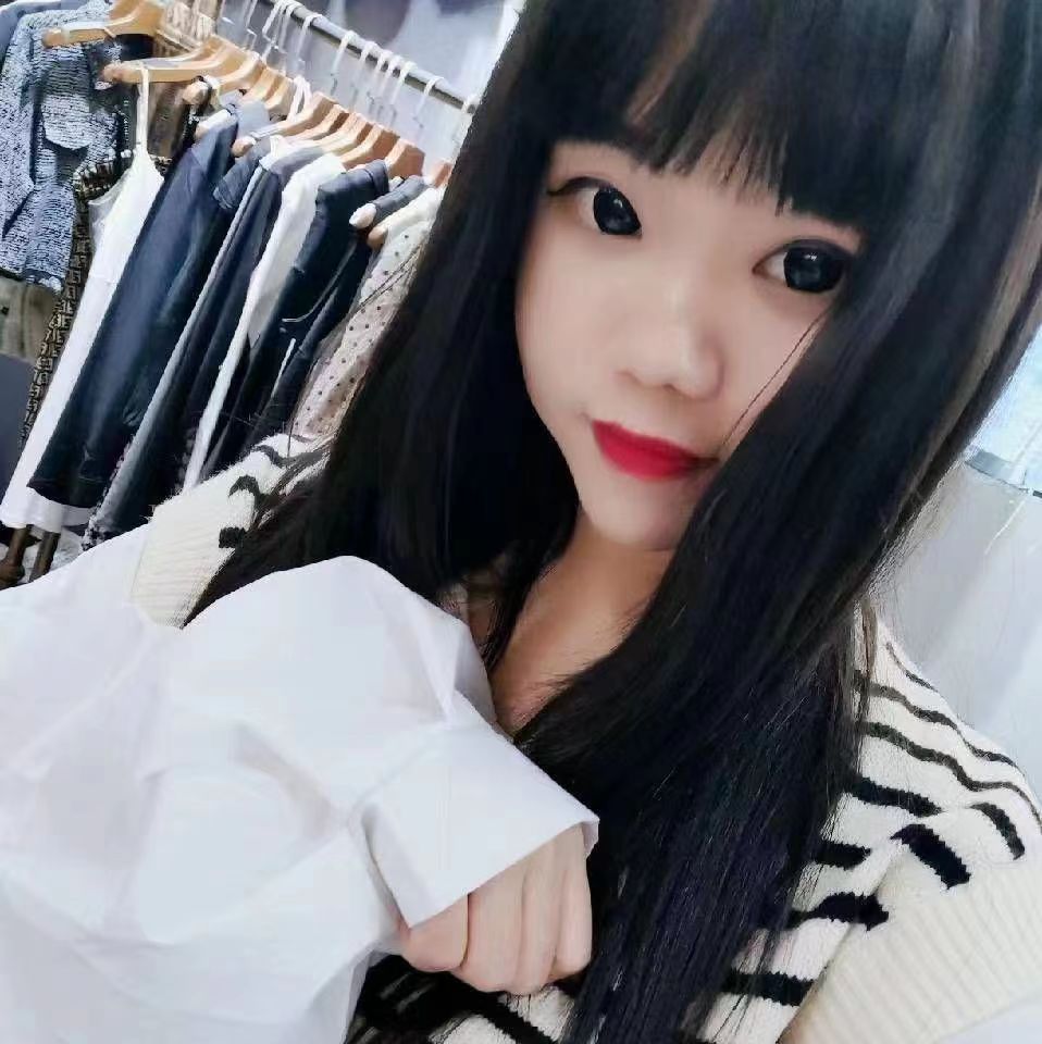 胸大b紧，姿势都很配合