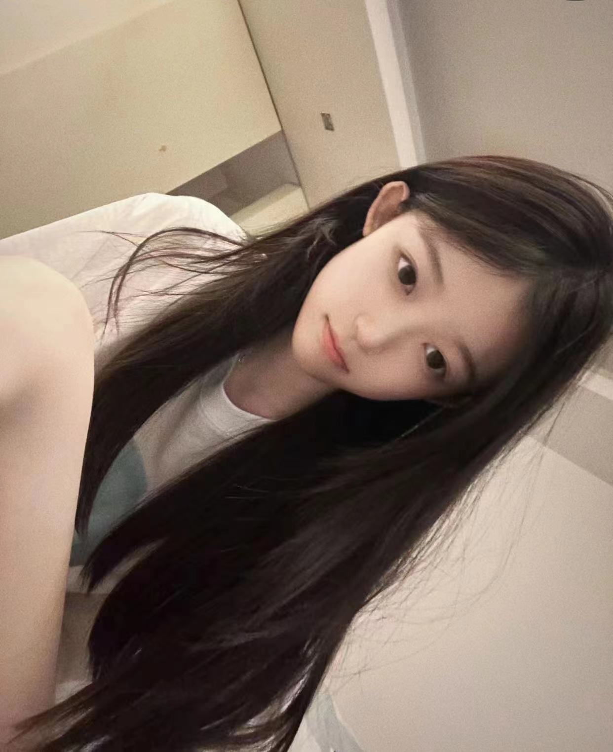 00后紧致粉嫩可爱学生妹