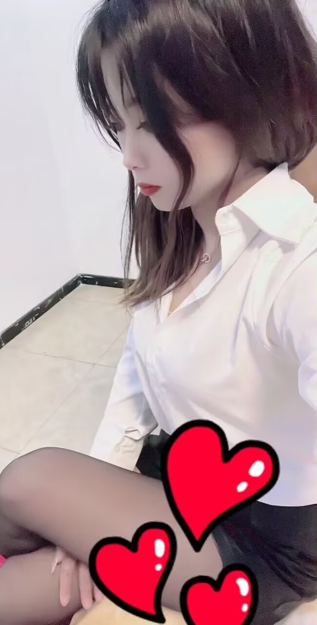 年龄不大，摸起来挺舒服有肉感