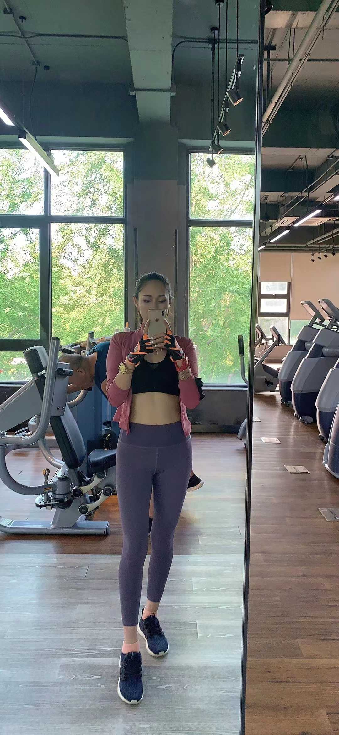 健身教练，很少接，懂得都懂，自己撩