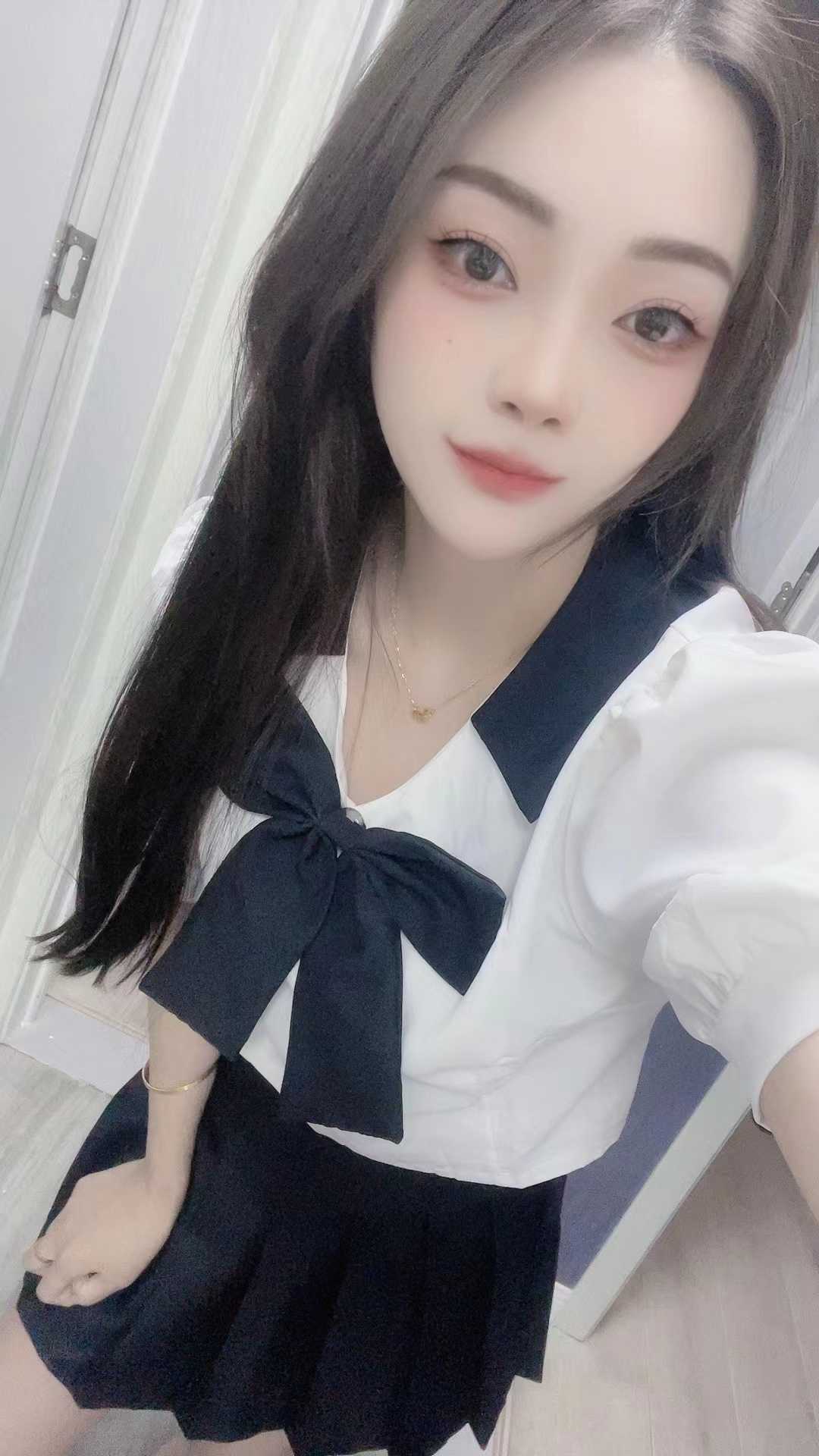 b粉嫩紧致的年轻小妹