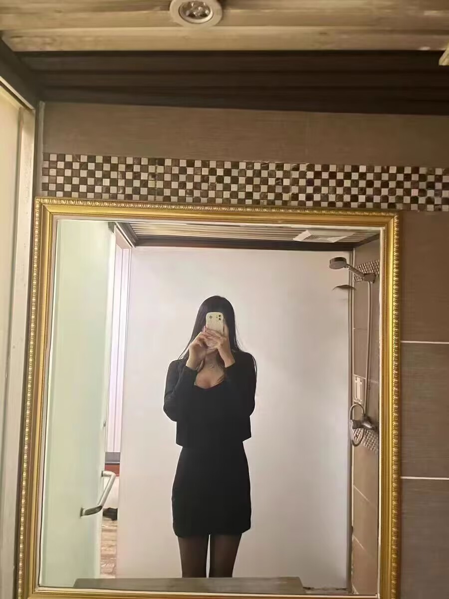 技术好不催人，胸器大皮肤白