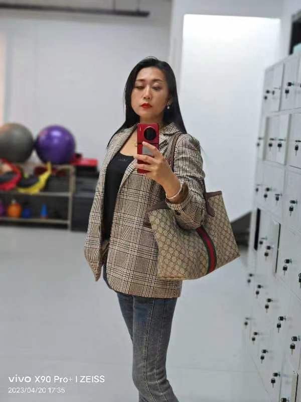 胸大屁股翘，服务一流