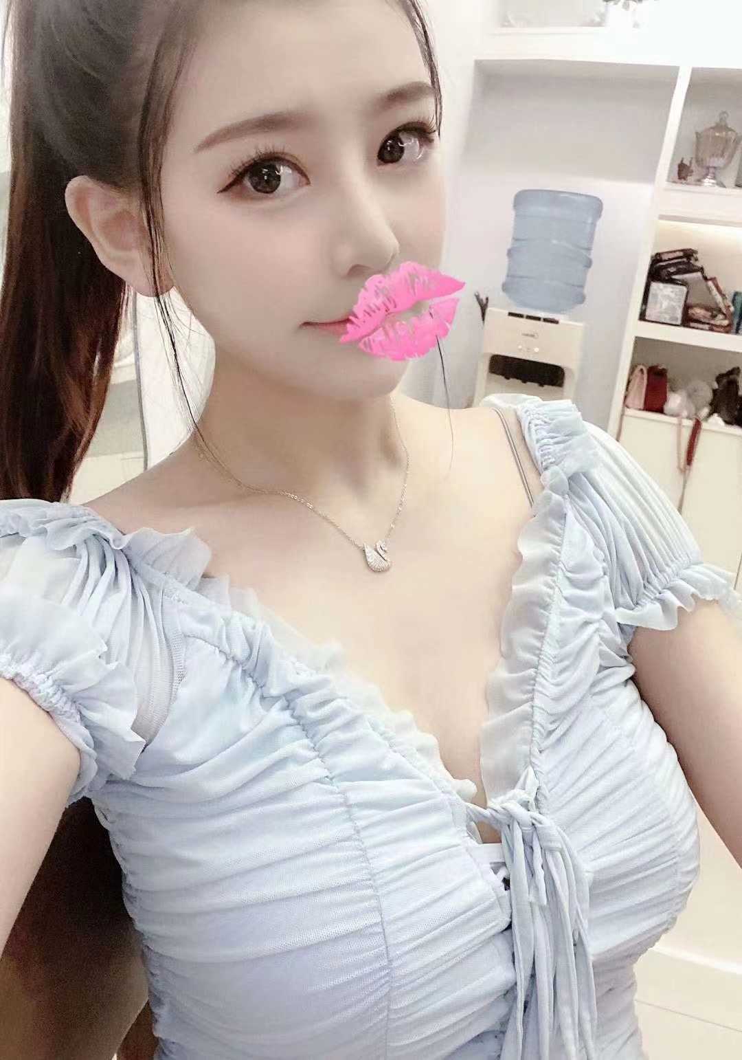 年轻漂亮的中高端妹子