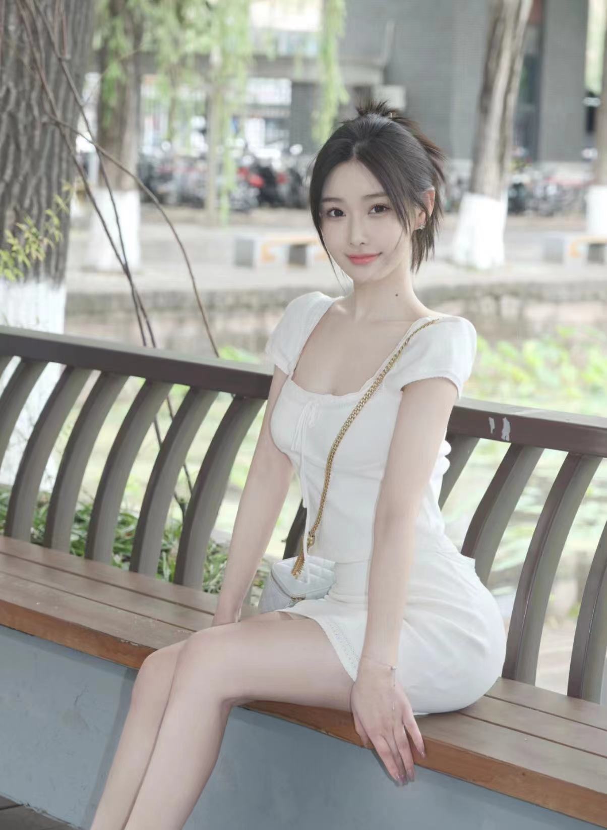 B很紧很嫩，热情主动配合