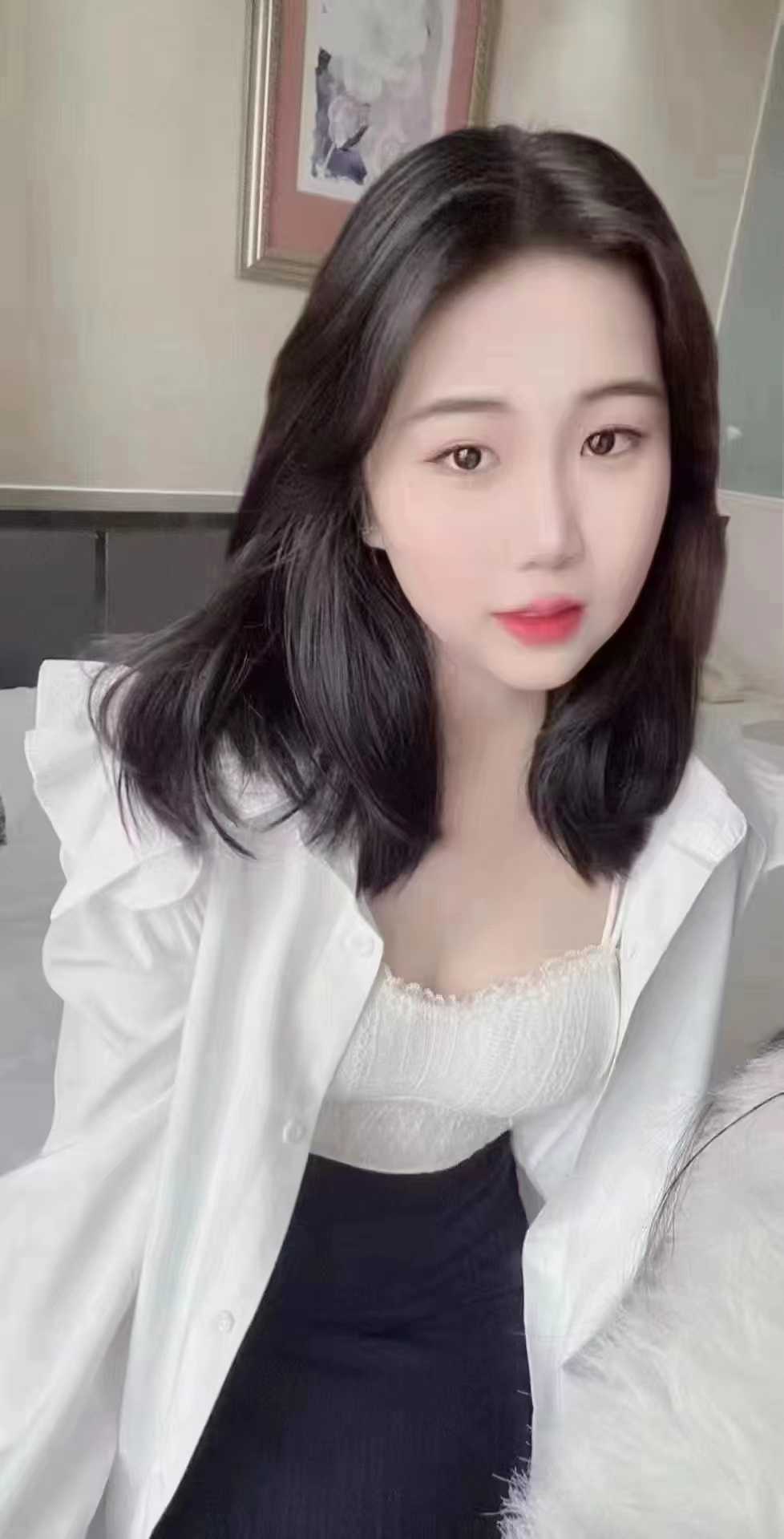 纯天然大酥胸，穴紧多k易高潮