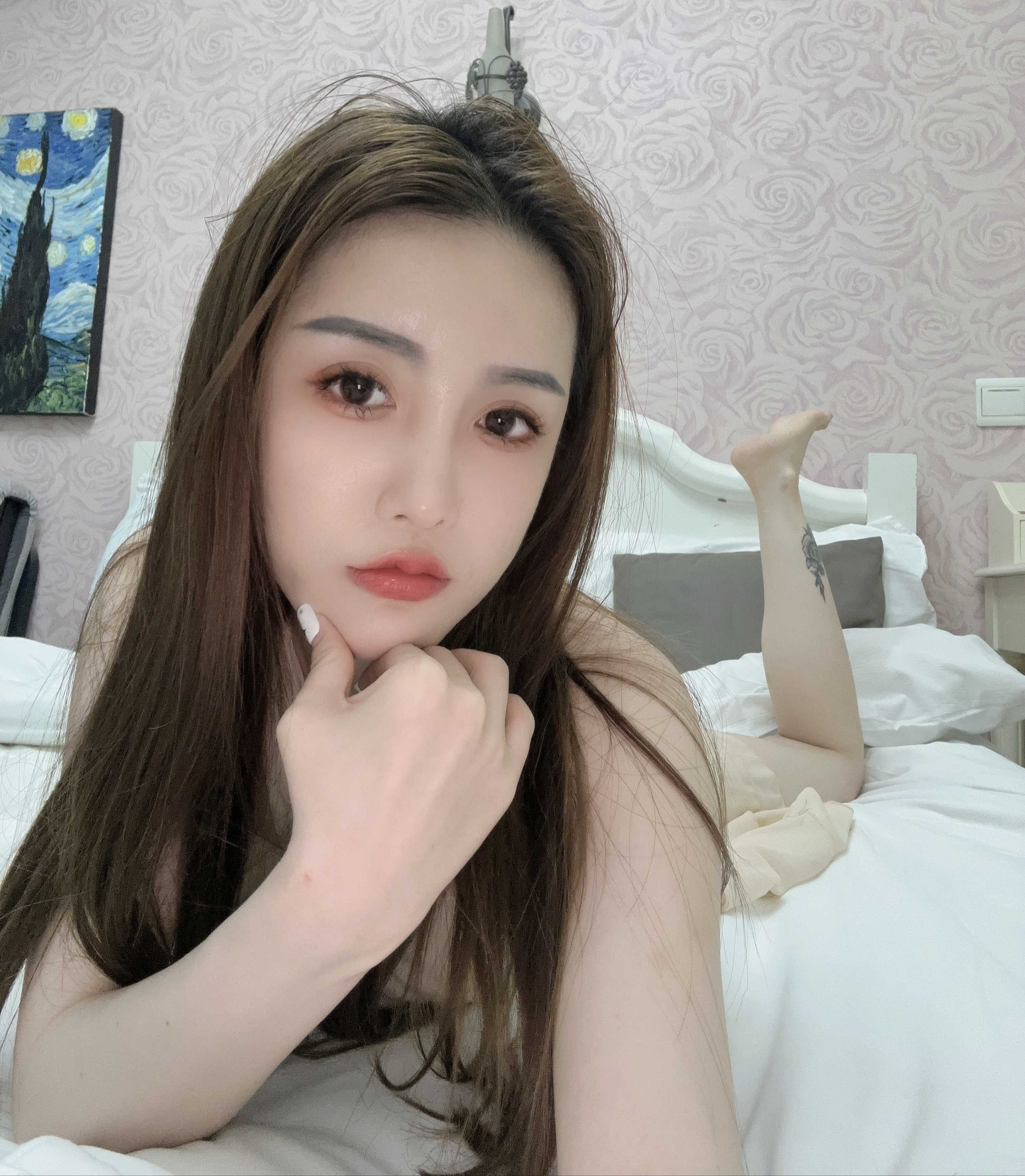 过程中很用心很投入叫的很sao气