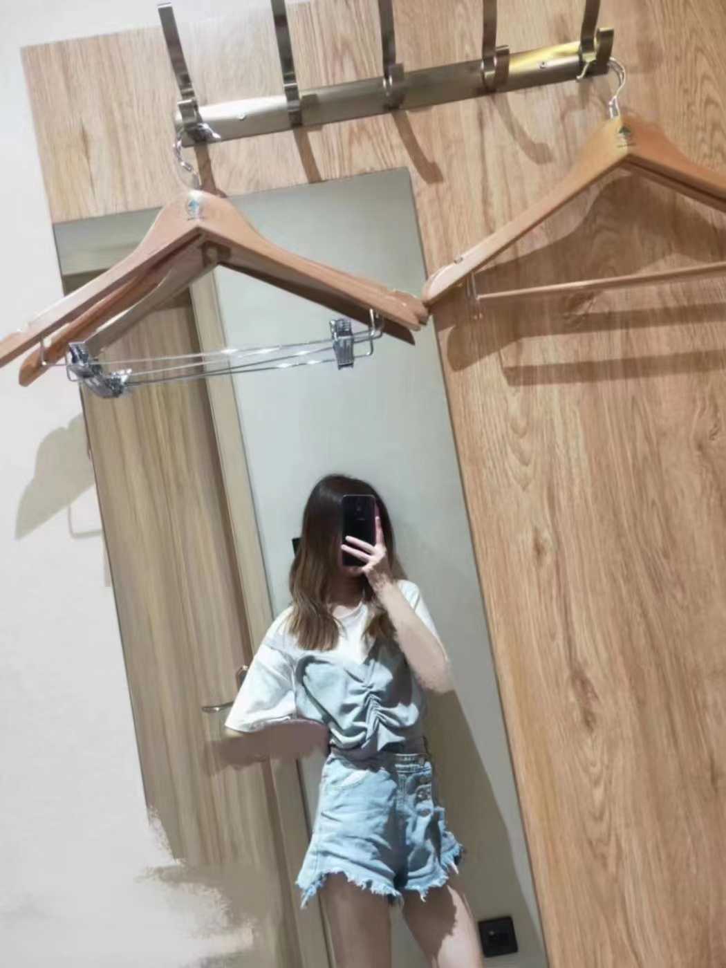 姿势多任意摆弄配合度高