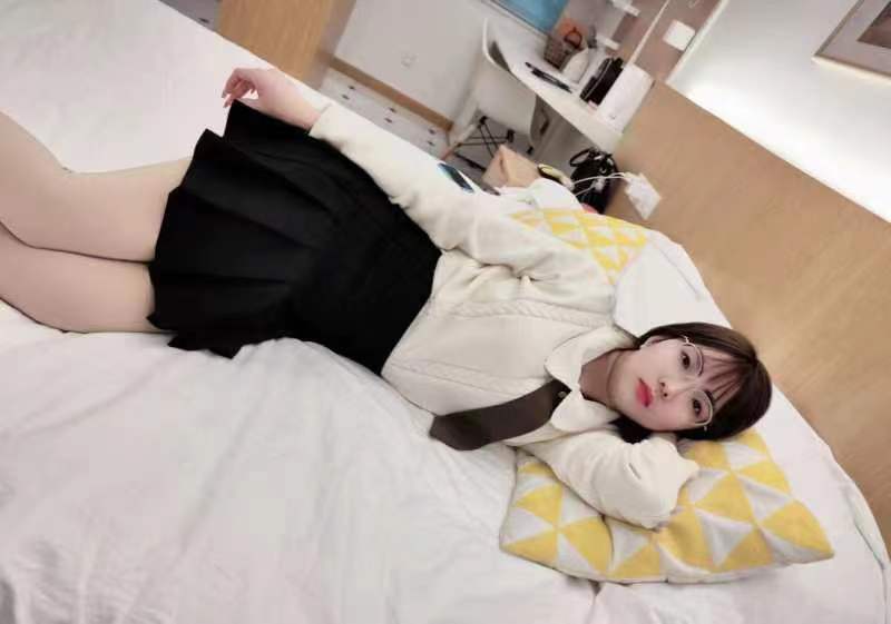 姿势多任意摆弄配合度高