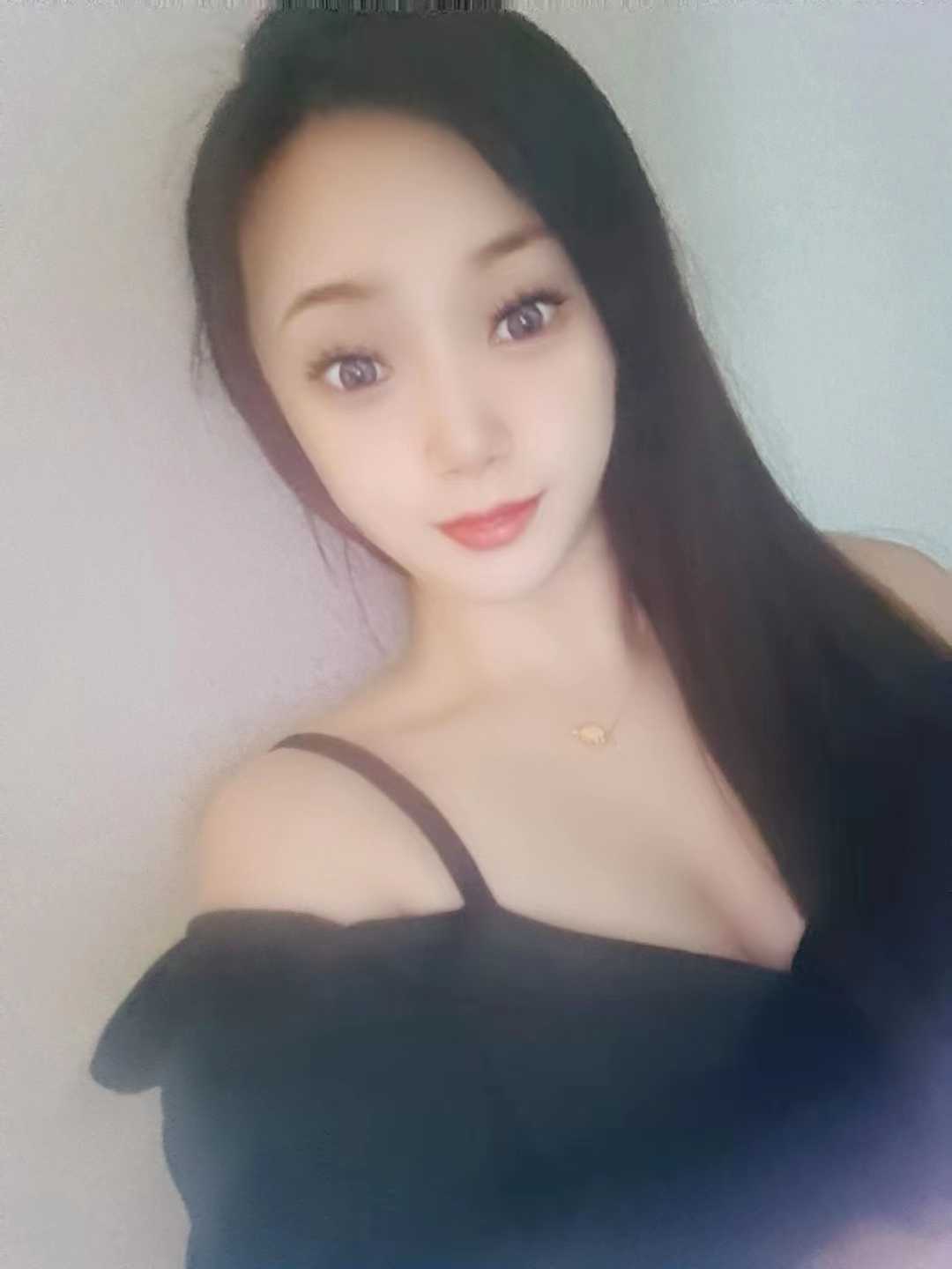 大眼有味道的小姐姐